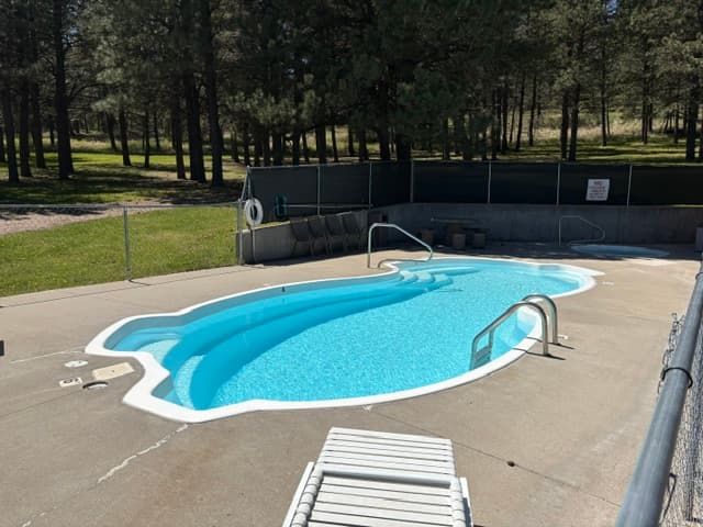 Sunny day at the heated pool, Rush No More near Mount Rushmore