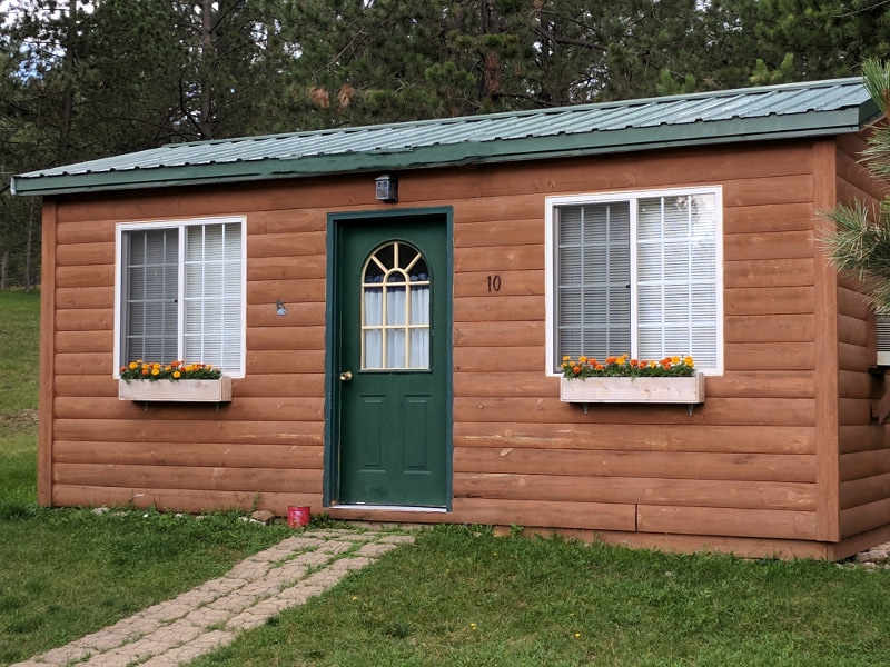 Cabin 10 - exterior and entrance door