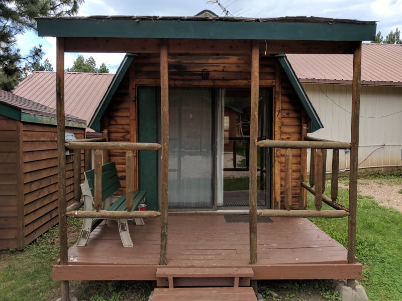 Cabin 7 - porch and entrance